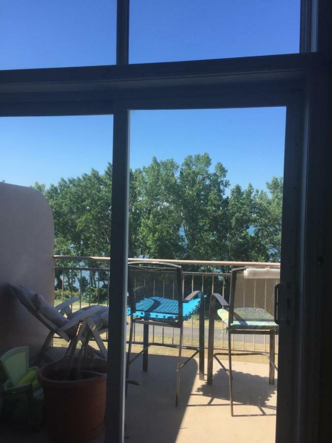 Water View Apt Near Downtown& Airport * Montreal